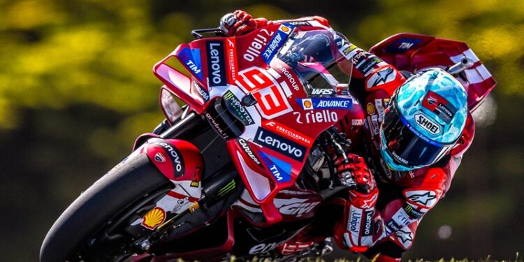 MotoGP: Marc Márquez impõe-se à chuva em Phillip Island no FP2