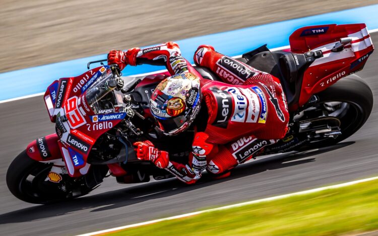 MotoGP: Marco Bezzecchi bate Martín por 0,067s e lidera FP2 em Motegi