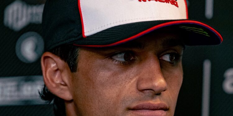 MotoGP: Jorge Martín cai na luta com Márquez, fratura o antebraço e falha GP da Austrália