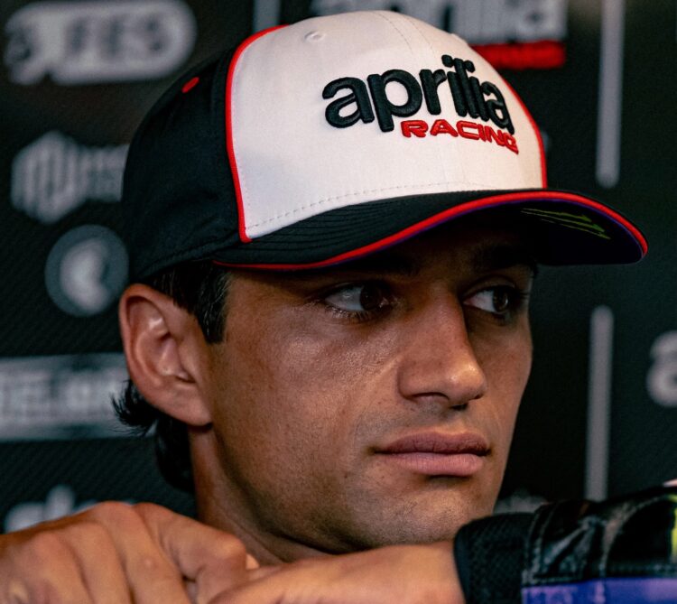 MotoGP: Jorge Martín cai na luta com Márquez, fratura o antebraço e falha GP da Austrália