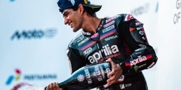 MotoGP: Tardozzi acredita que a Aprilia vai recorrer a ordens de equipa para ajudar Martín