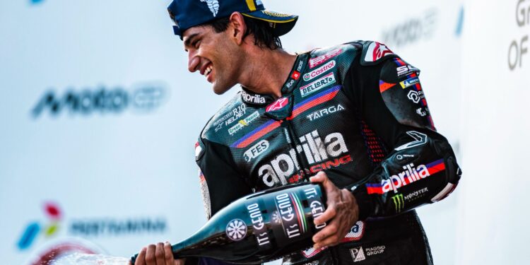MotoGP: Tardozzi acredita que a Aprilia vai recorrer a ordens de equipa para ajudar Martín