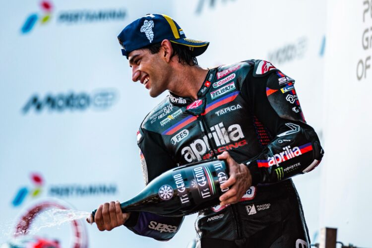 MotoGP: Tardozzi acredita que a Aprilia vai recorrer a ordens de equipa para ajudar Martín