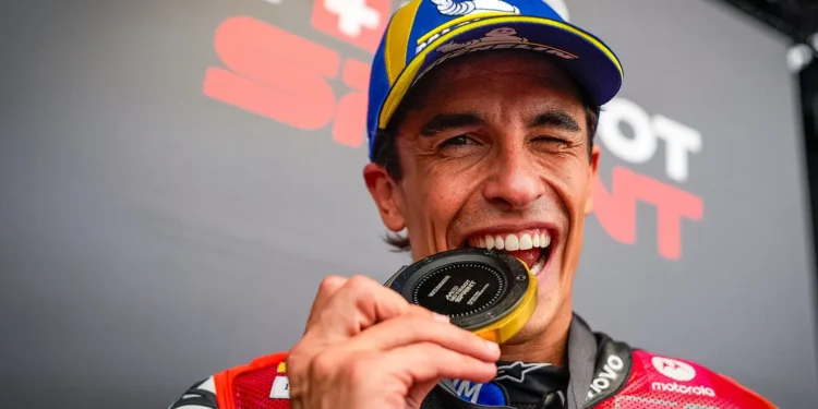 MotoGP: Marc Márquez vence corrida Sprint na Austrália; Martín cai