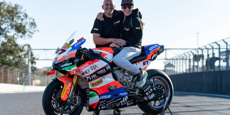 WSBK: Alberto Surra renova com a Motocorsa Racing para 2027